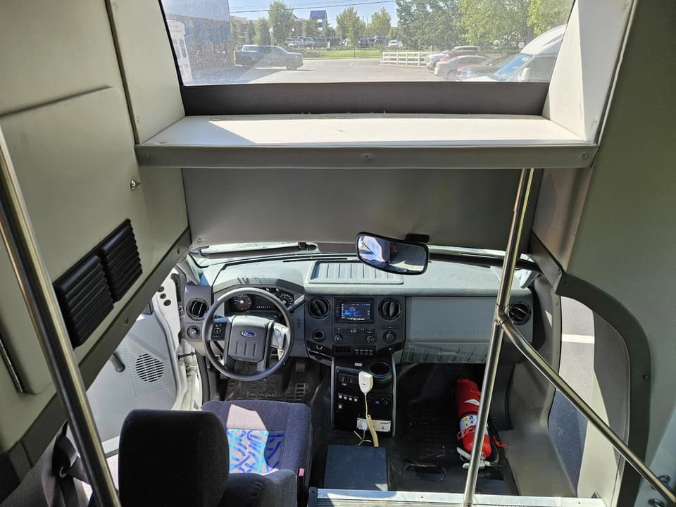 2013 Glaval Entourage Shuttle Bus - Image 6