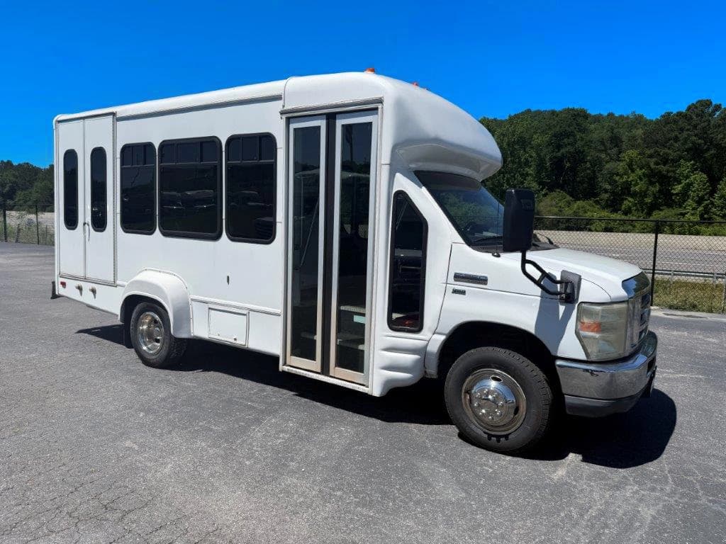 2011 Ford Starcraft Starlite Shuttle Bus - Image 1