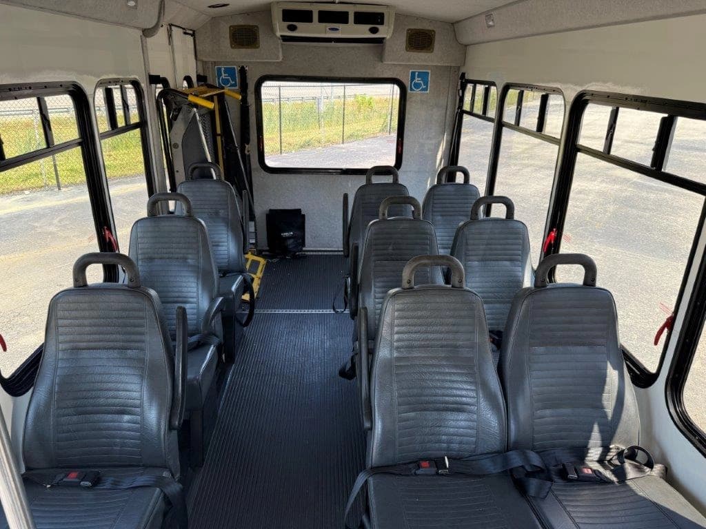 2011 Ford Starcraft Starlite Shuttle Bus - Image 4