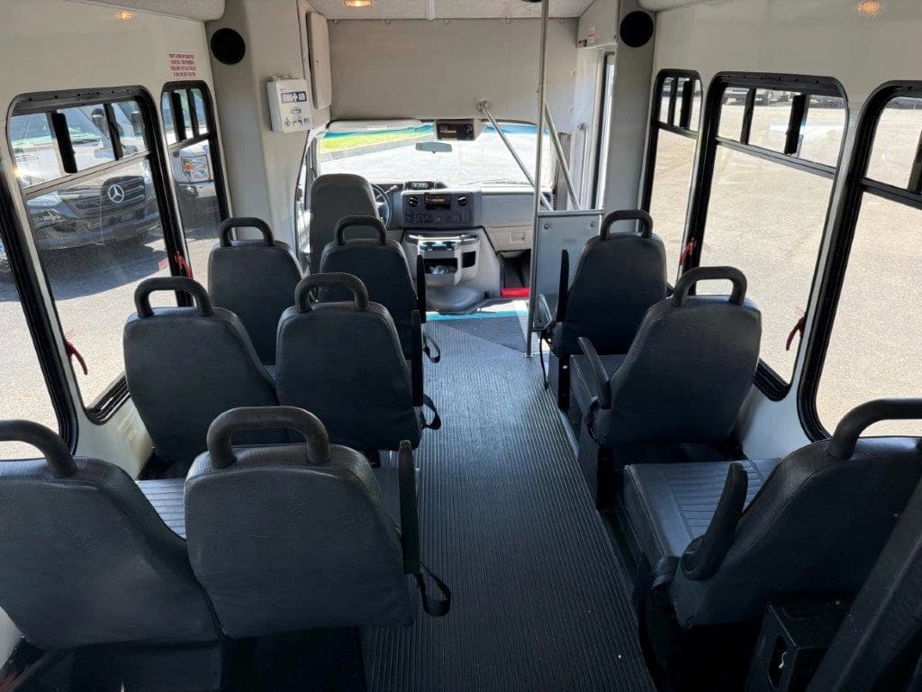 2011 Ford Starcraft Starlite Shuttle Bus - Image 5