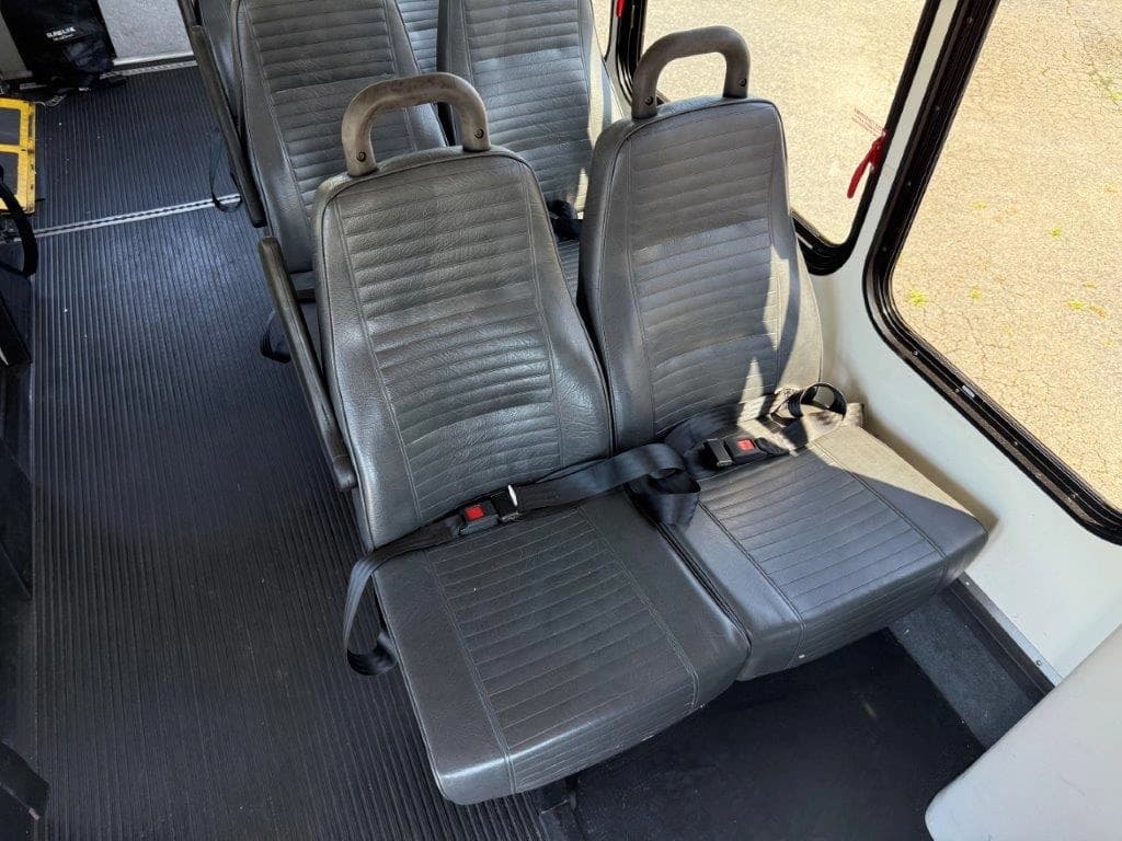 2011 Ford Starcraft Starlite Shuttle Bus - Image 6