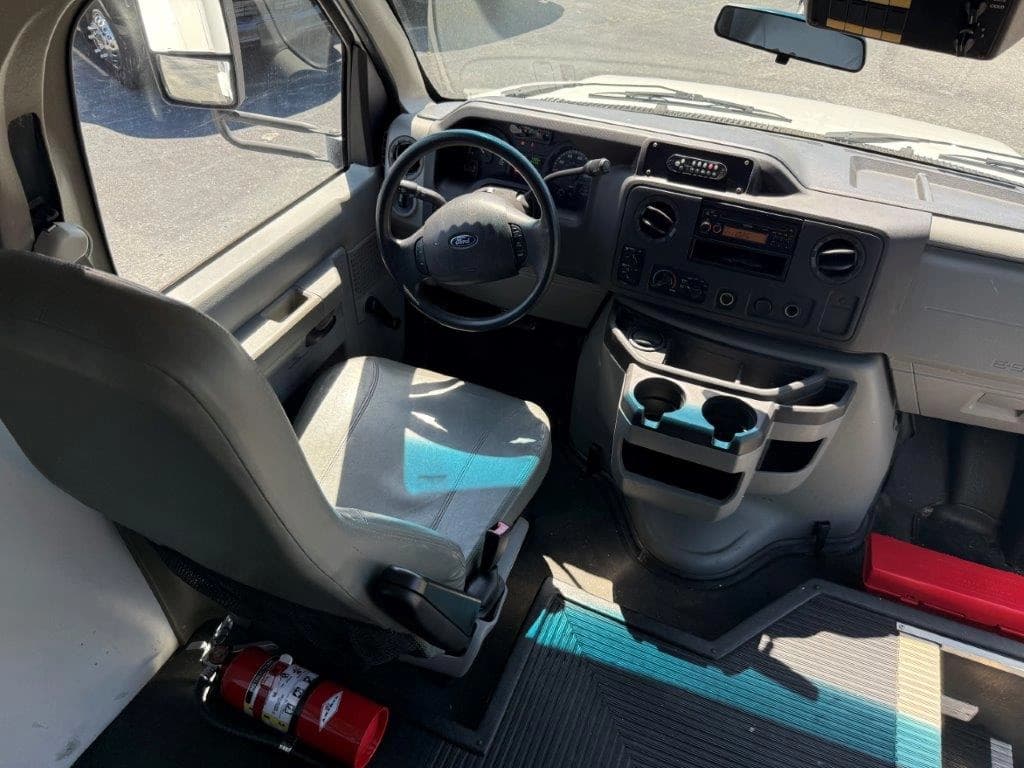2011 Ford Starcraft Starlite Shuttle Bus - Image 7
