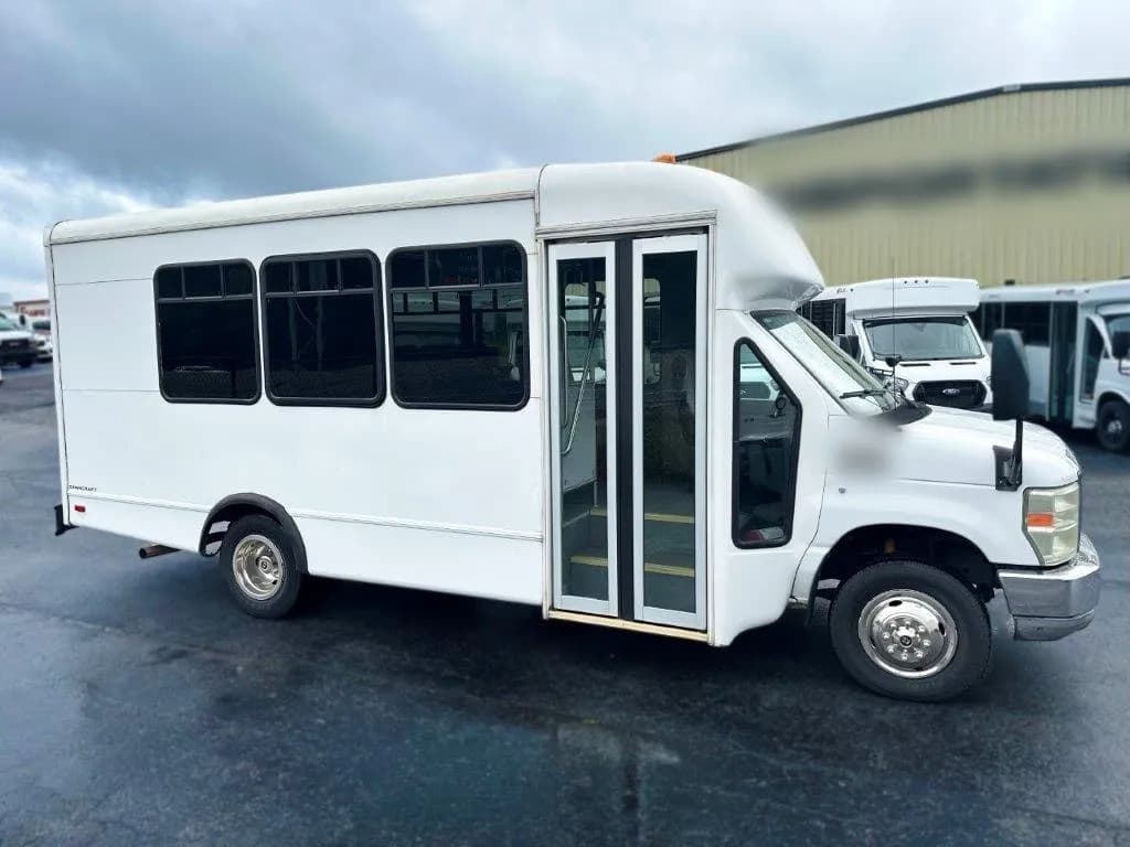 2011 Ford E350 Starcraft Allstar Shuttle Bus - Image 1