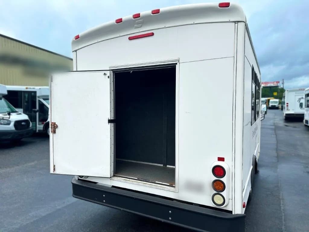 2011 Ford E350 Starcraft Allstar Shuttle Bus - Image 3