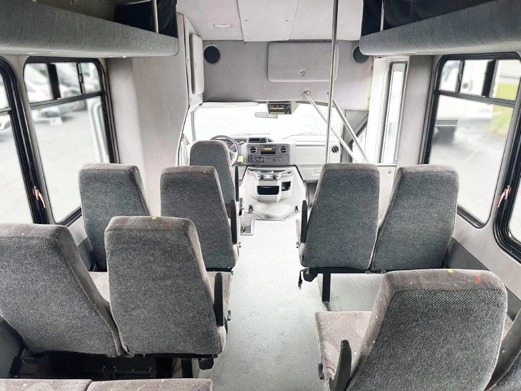 2011 Ford E350 Starcraft Allstar Shuttle Bus - Image 6
