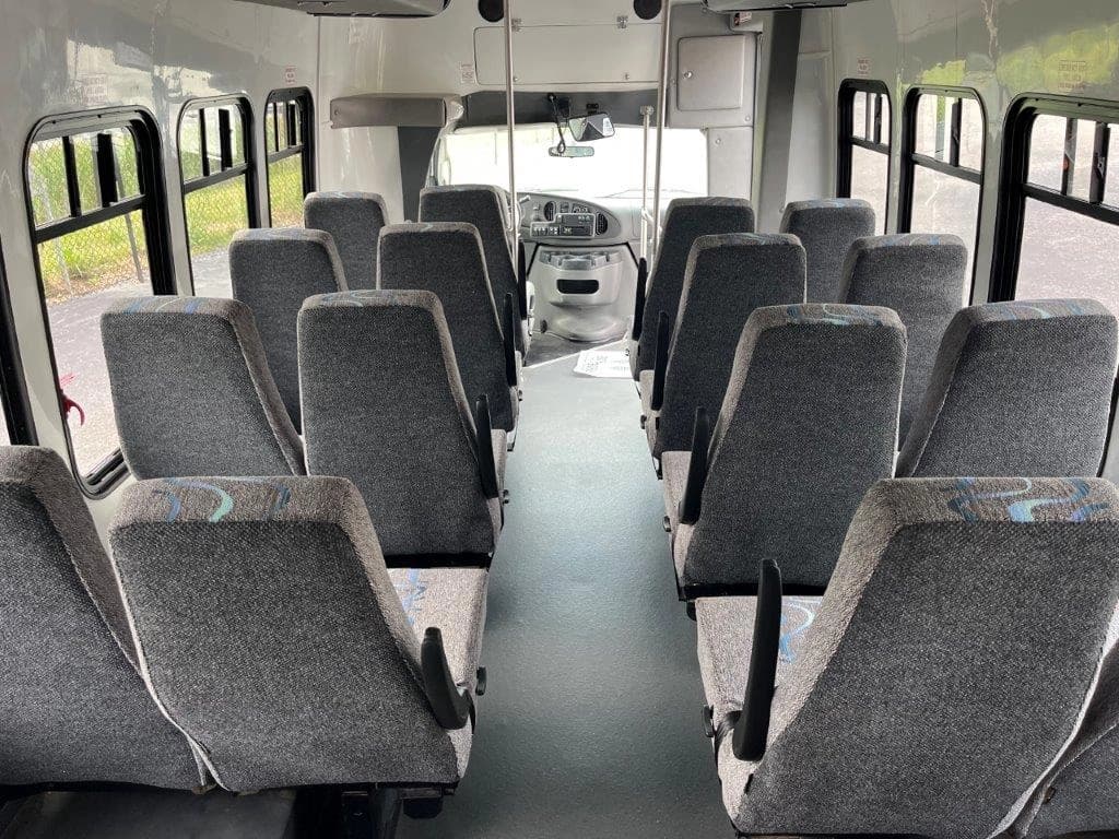 2008 StarTrans Senator Shuttle Bus - Image 5