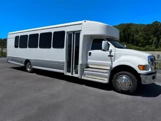 2008 Starcraft XLT bus