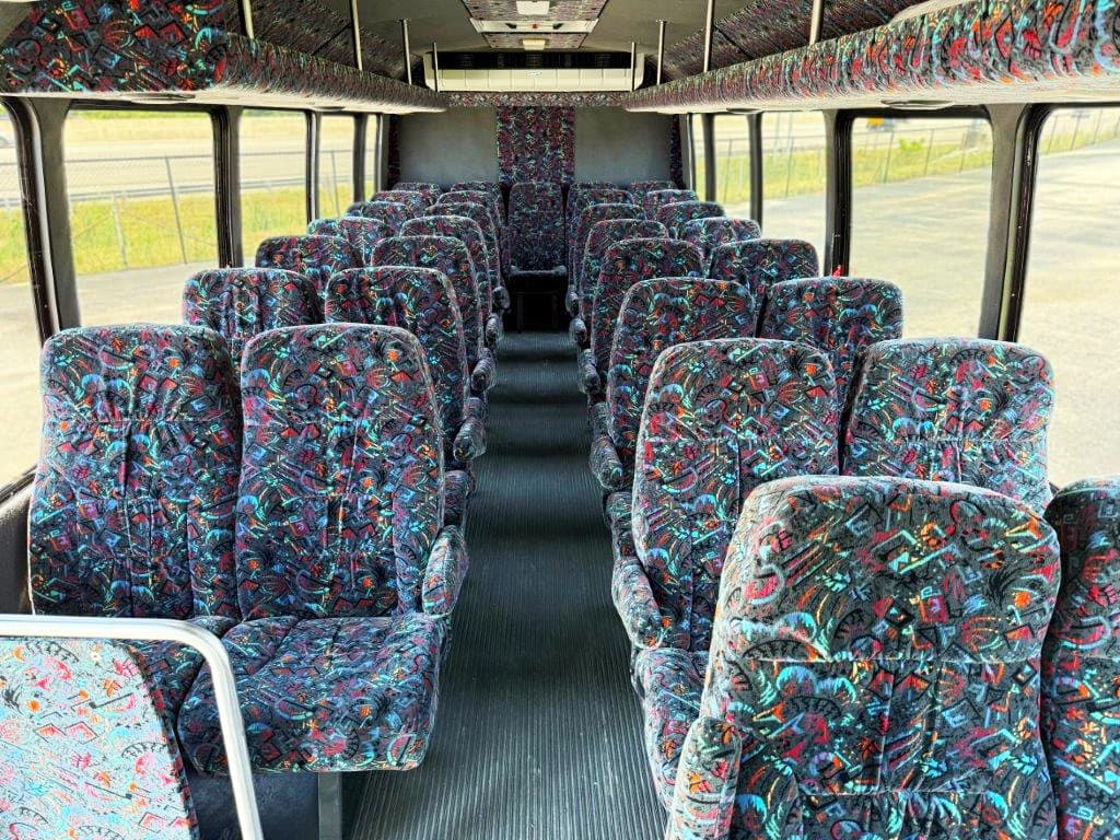 2008 Starcraft XLT Shuttle Bus - Image 4