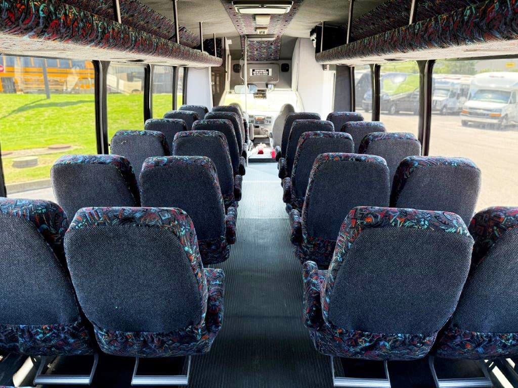2008 Starcraft XLT Shuttle Bus - Image 5