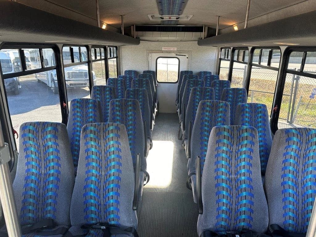 2006 Ford Starcraft Allstar Shuttle Bus - Image 3