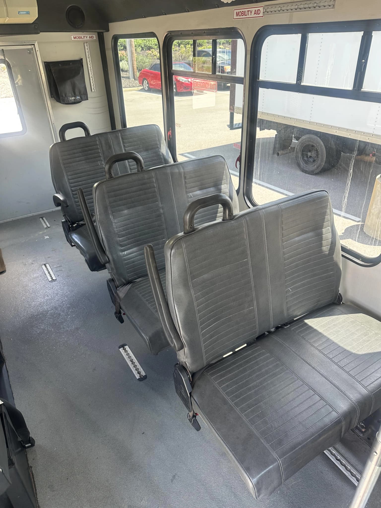 2010 Ford Econoline 350 8 passenger - Image 2