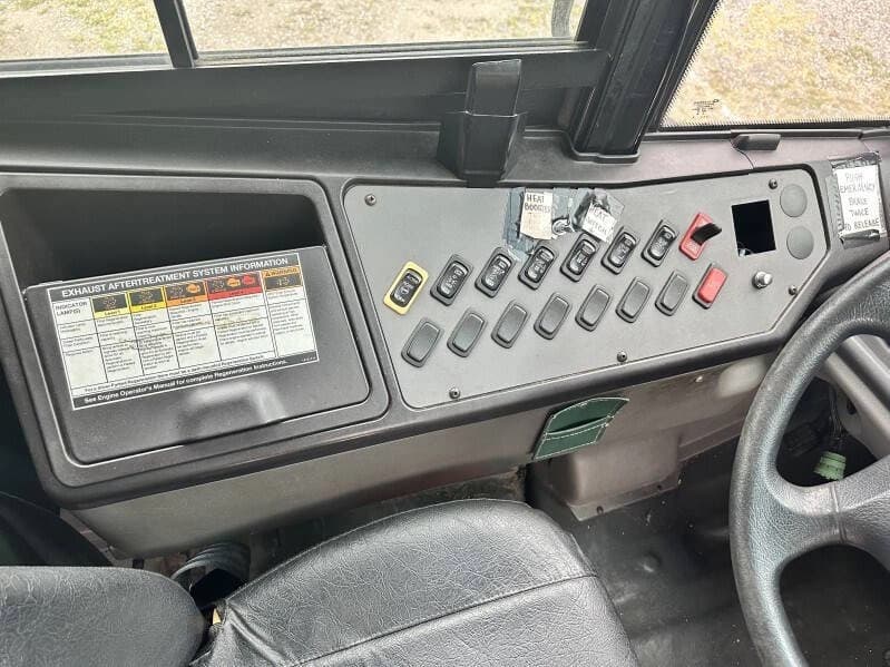 2010 Freightliner B2 Activity Bus - Image 14