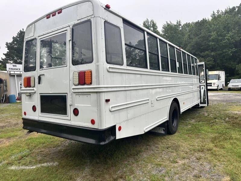 2010 Freightliner B2 Activity Bus - Image 8