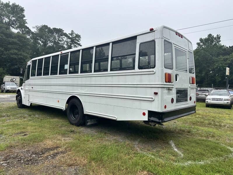 2010 Freightliner B2 Activity Bus - Image 2
