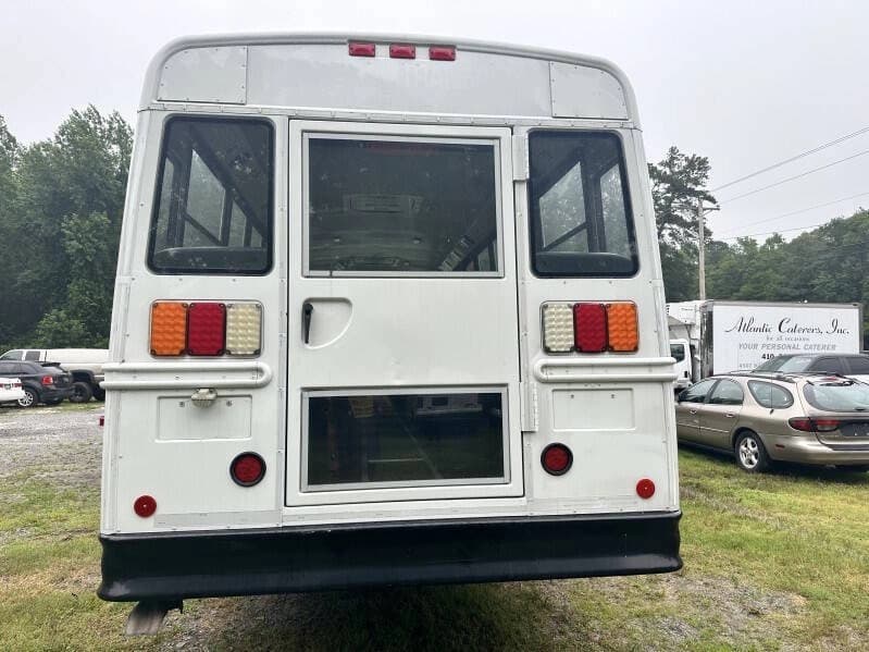 2010 Freightliner B2 Activity Bus - Image 5
