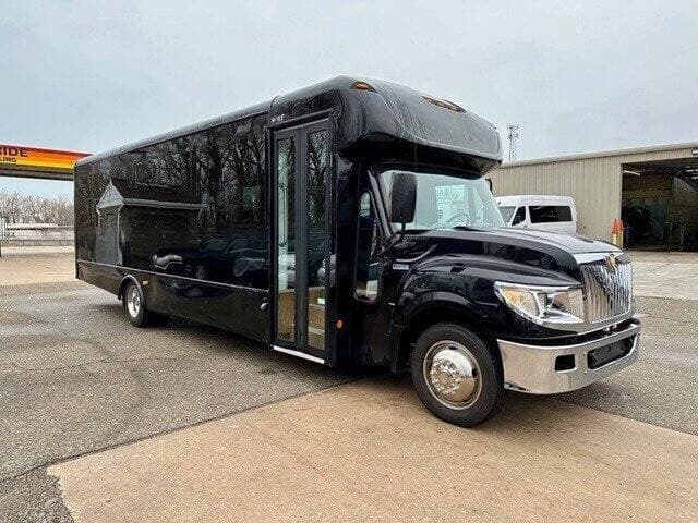 2014 IC AC Limo Bus - Image 1