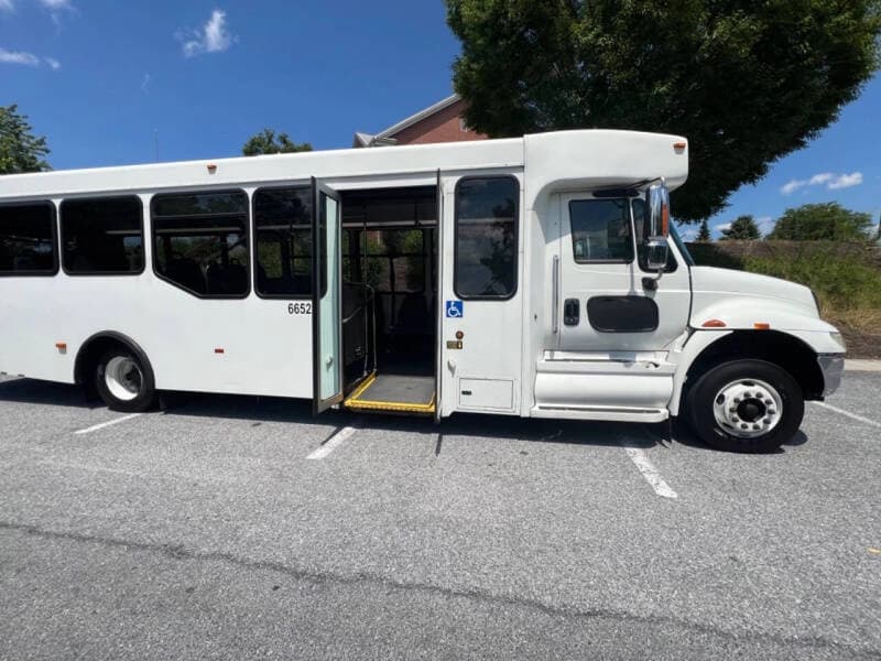 2015 IC HC Shuttle Bus - Image 13