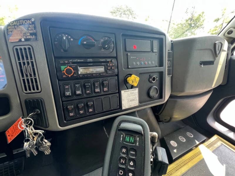 2015 IC HC Shuttle Bus - Image 8