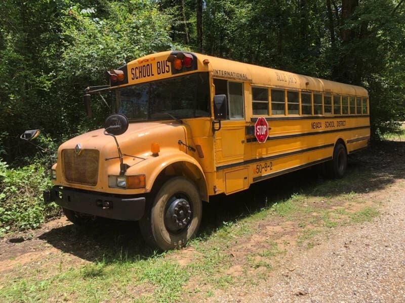 2001 International 3000IC School Bus - Image 1