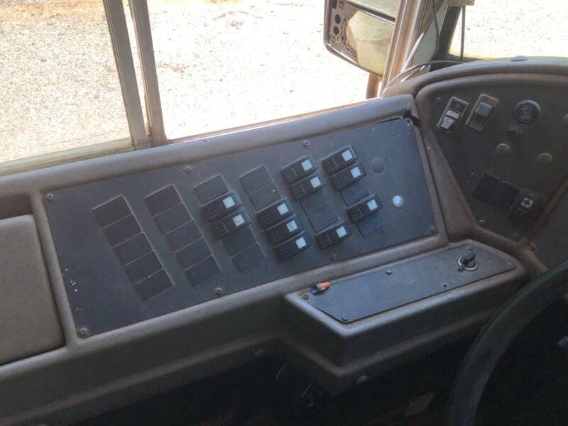 2001 International 3000IC School Bus - Image 19