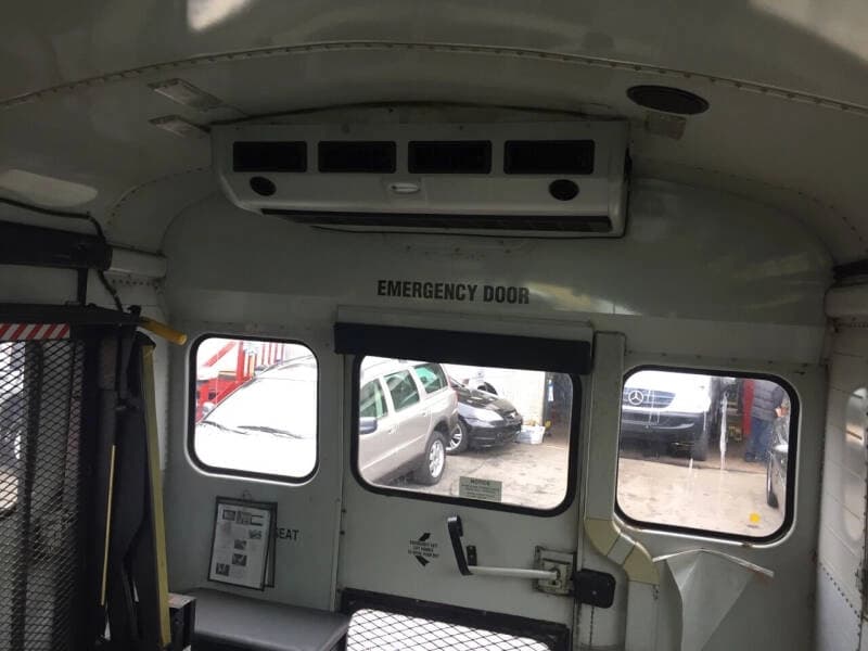 2000 Thomas Built Buses Saf-T-Liner EF School Bus - Image 12