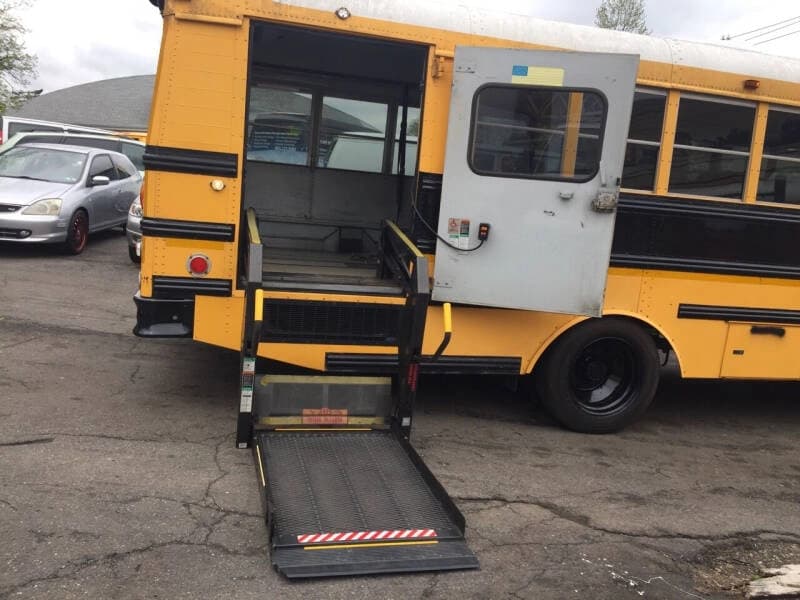 2000 Thomas Built Buses Saf-T-Liner EF School Bus - Image 17