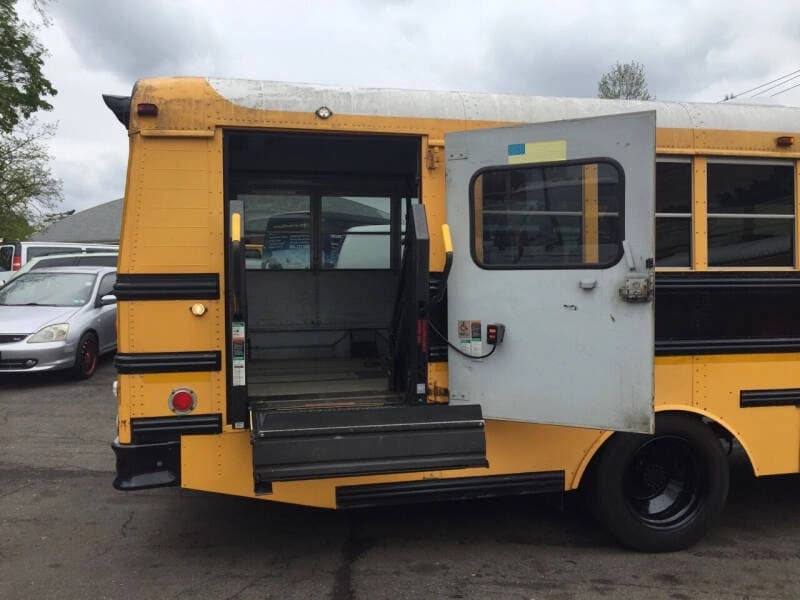 2000 Thomas Built Buses Saf-T-Liner EF School Bus - Image 21