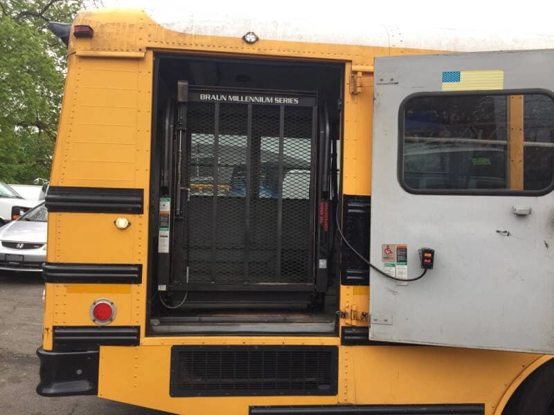 2000 Thomas Built Buses Saf-T-Liner EF School Bus - Image 22