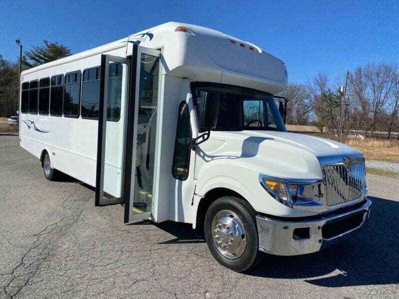 2014 IC AC Shuttle Bus - Image 6