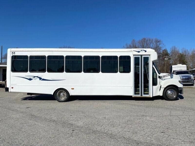 2014 IC AC Shuttle Bus - Image 5
