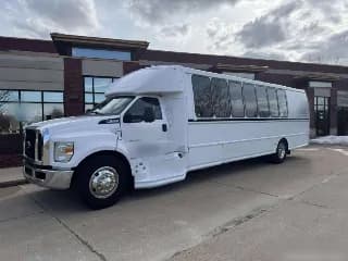 2016 Ford F-650 bus