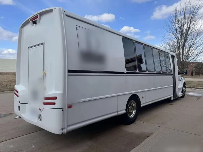 2016 Ford F-650 Limousine Bus - Image 4