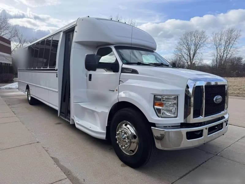 2016 Ford F-650 Limousine Bus - Image 5