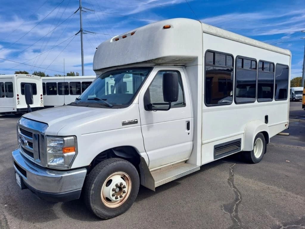 2018 Ford E350 Starcraft StarTrans Non-CDL Shuttle Bus - Image 1