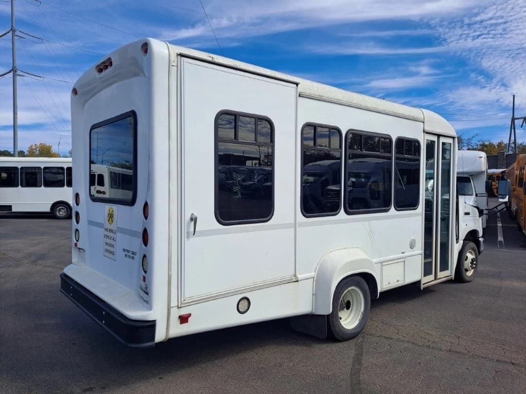 2018 Ford E350 Starcraft StarTrans Non-CDL Shuttle Bus - Image 3