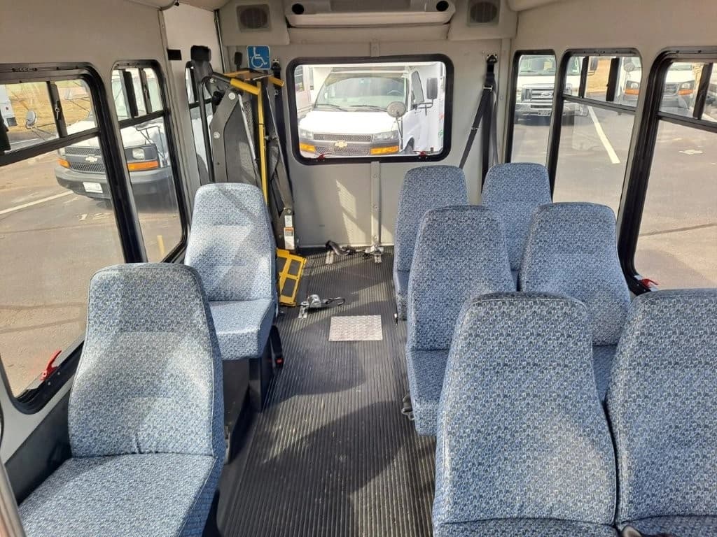 2018 Ford E350 Starcraft StarTrans Non-CDL Shuttle Bus - Image 4