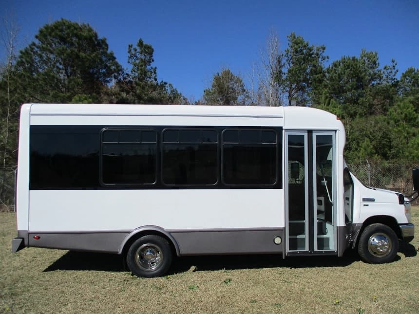 2015 Starcraft Allstar Ford E350 Cutaway - Image 2