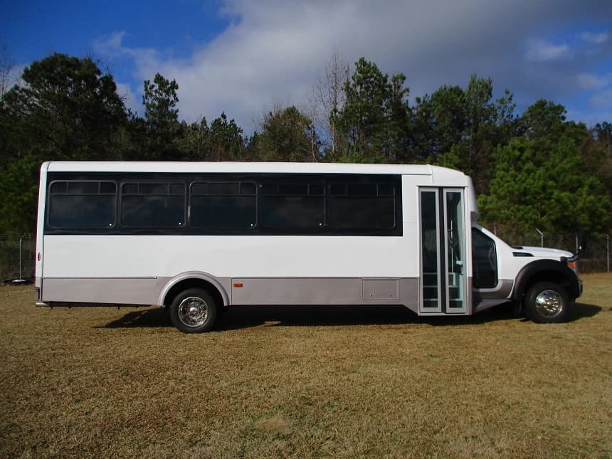 2011 Glaval F550 Cutaway - Image 2