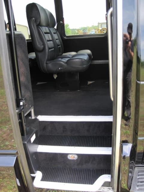 2008 Krystal Koach KK22 Cutaway - Image 12
