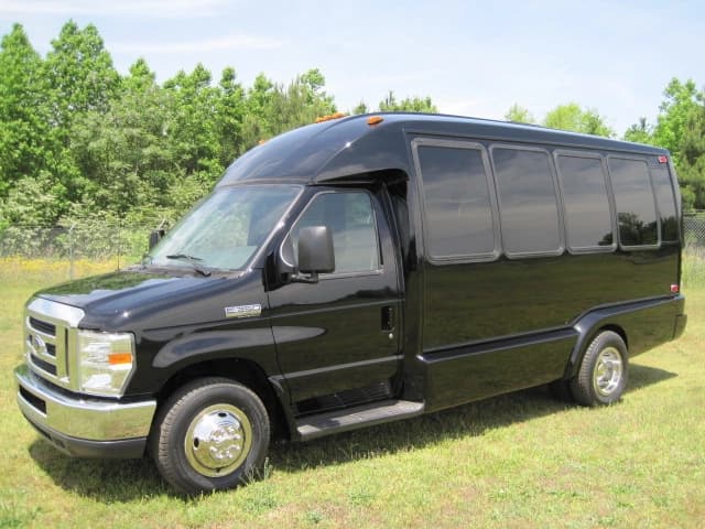 2008 Krystal Koach KK22 Cutaway - Image 1