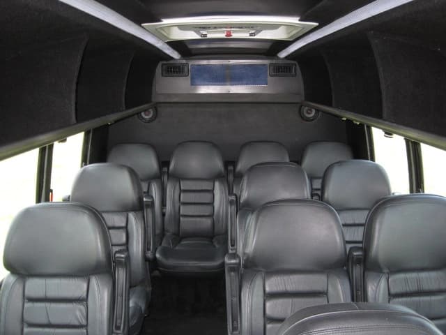 2008 Krystal Koach KK22 Cutaway - Image 7