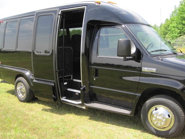 2008 Krystal Koach KK22 Cutaway - Image 10
