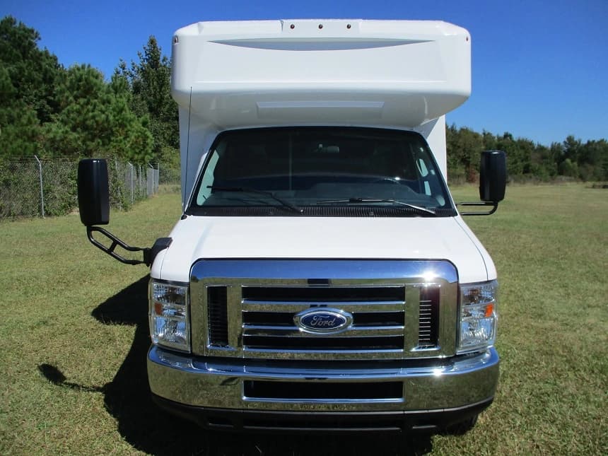 2016 Coach & Equipment Phoenix Cutaway - Image 4