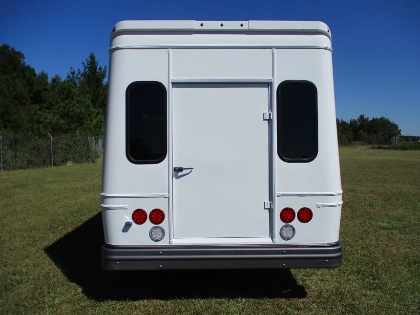 2016 Coach & Equipment Phoenix Cutaway - Image 5