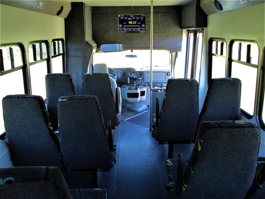 2016 Coach & Equipment Phoenix Cutaway - Image 7