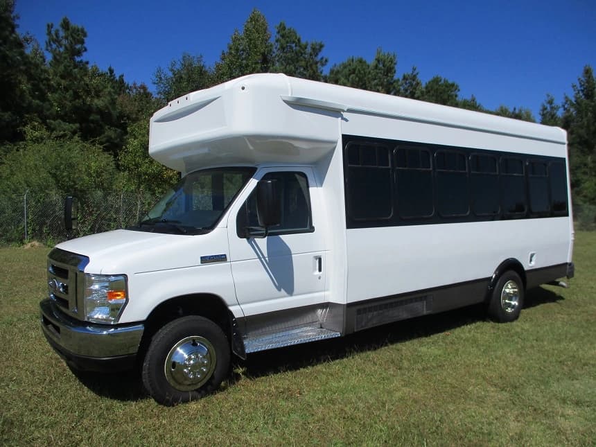 2016 Coach & Equipment Phoenix Cutaway - Image 1