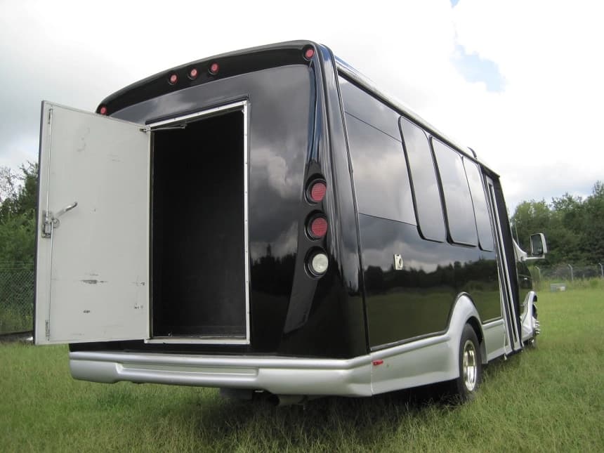 2005 Starcraft Starquest Ford E350 Non-CDL Cutaway - Image 12