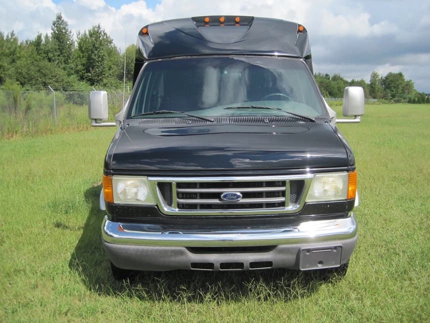 2005 Starcraft Starquest Ford E350 Non-CDL Cutaway - Image 4