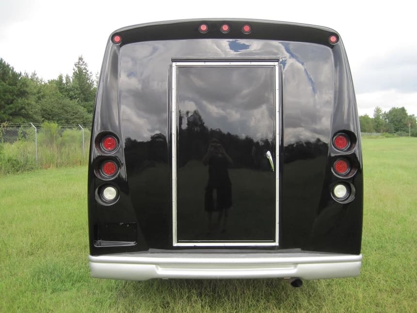 2005 Starcraft Starquest Ford E350 Non-CDL Cutaway - Image 5