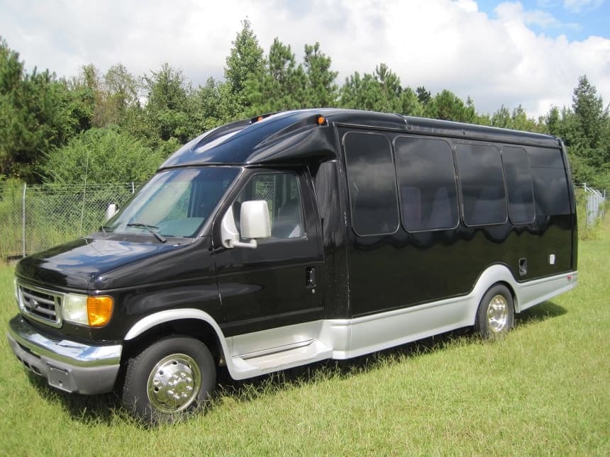 2005 Starcraft Starquest Ford E350 Non-CDL Cutaway - Image 1